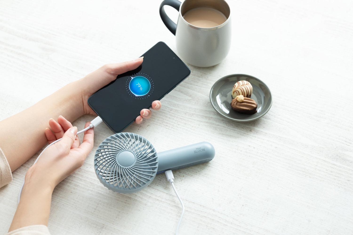 夏のイベントの必需品!モバイルバッテリー×ハンディファンでおでかけをもっと楽しく